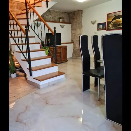 Apartmán Stone Garden Escape With Jacuzzi