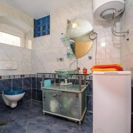 Stone Garden Escape With Jacuzzi Apartmán Split