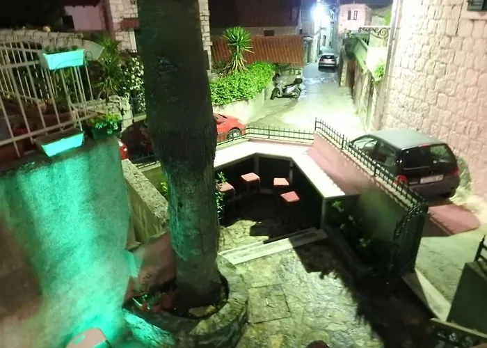 Stone Garden Escape With Jacuzzi Appartamento Spalato