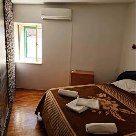 アパート Stone Garden Escape With Jacuzzi *