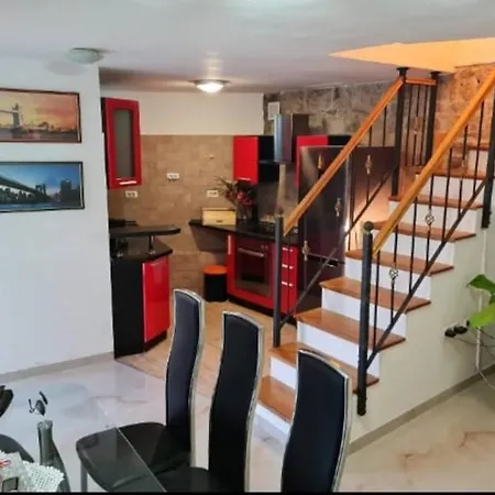 Appartement Stone Garden Escape With Jacuzzi Split