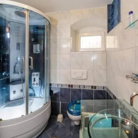 Stone Garden Escape With Jacuzzi شقة *