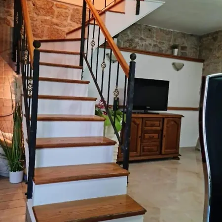 Appartement Stone Garden Escape With Jacuzzi