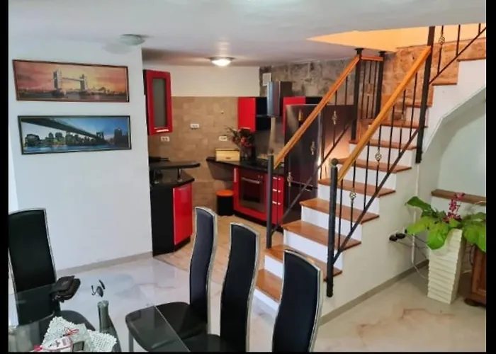 Appartement Stone Garden Escape With Jacuzzi Split