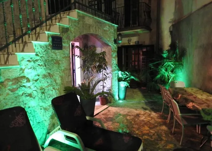 Appartement Stone Garden Escape With Jacuzzi